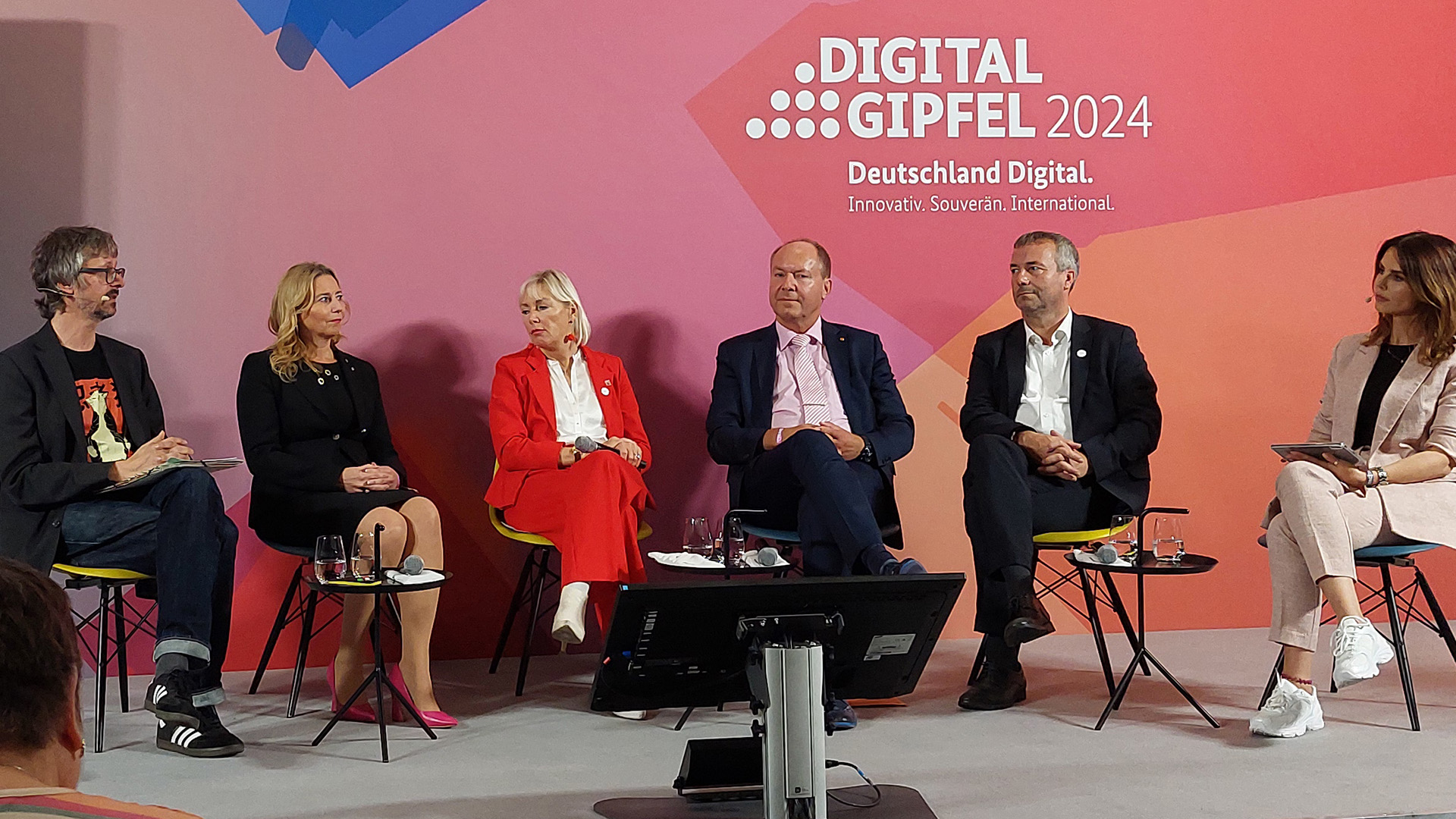 Matthias Hollick diskutierte mit Kristina Sinemus und anderen über den Aufbau eines nationalen Zentrums für Digitale Resilienz in Katastrophen. Foto: Oskar von Stryk