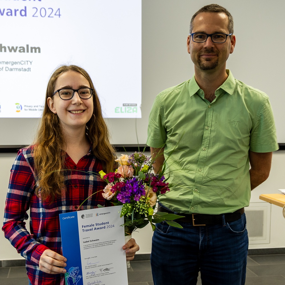 Preisträgerin Isabel Schwalm mit emergenCITY-Gleichstellungsbeauftragtem Florian Steinke